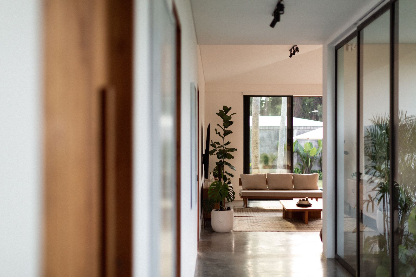 CONTEMPORARY HOME